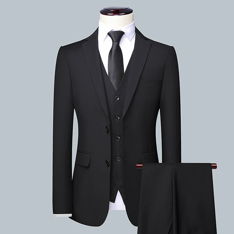 Men'S Grooming Trends - Costume d'affaires de couleur unie pour